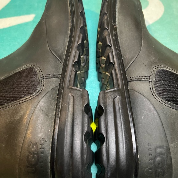 UGG Australia Sz-9 Women’s Leather Shearling  5459 Chelsea Boots Pre-owned. - Picture 3 of 6